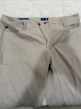Stitch golf Men’s Flat-Front Chinos - Light Taupe